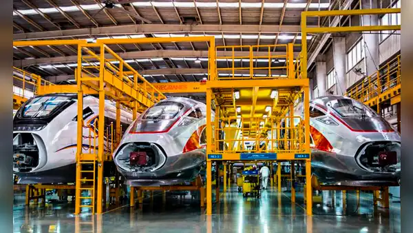 La fabrica en China que construye los trenes modernos de alto nivel con los que Chile revoluciona el transporte público en Sudamérica