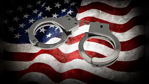 Mujer arrestada en Florida mientras tramitaba su ciudadanía: esto halló USCIS