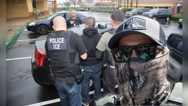 Agentes del ICE usarán máscaras durante arrestos a inmigrantes en audiencias de Arizona por este motivo