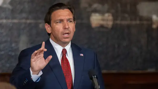 Atención, inmigrantes de Florida: la nueva estrategia de RonDeSantis para facilitar la deportación de indocumentados