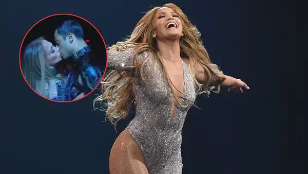 Jennifer Lopez sorprende en los AMAs 2025 al besar a sus bailarines en su impactante presentación inaugural en Las Vegas