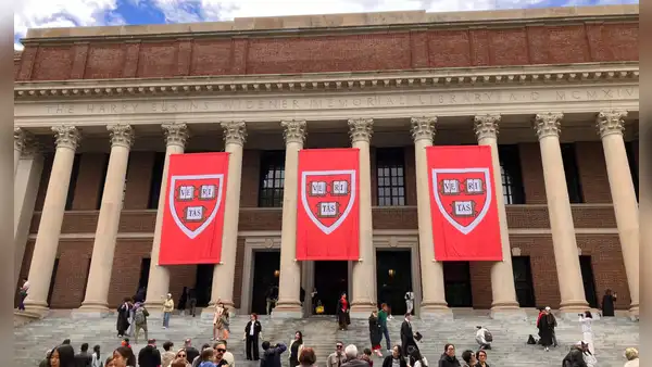 Lo último sobre Harvard: Indonesia en alerta tras limitaciones en la inscripción de sus 87 estudiantes extranjeros en EEUU