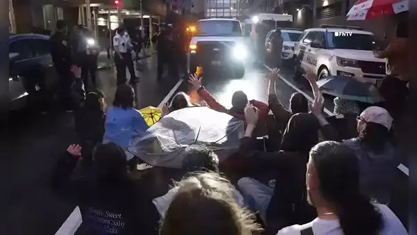 Duro golpe al ICE: protestan frente a corte migratoria en Nueva York tras denuncias de arrestos a indocumentados