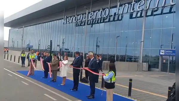 Dina Boluarte inaugura el nuevo aeropuerto Jorge Chávez en medio de cuestionamientos a su infraestructura