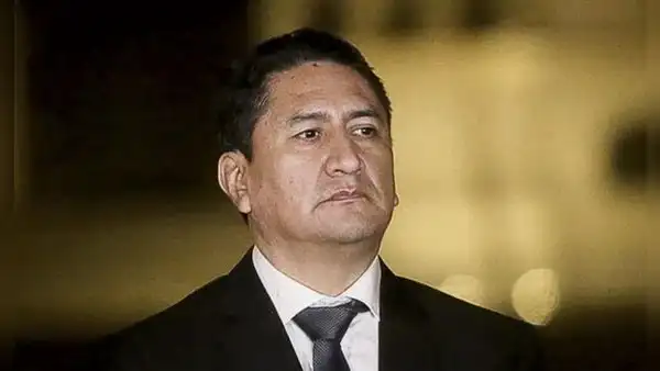 Gobierno de Boluarte no hace nada por capturar a Vladimir Cerrón: defensa de prófugo asegura que está en Perú