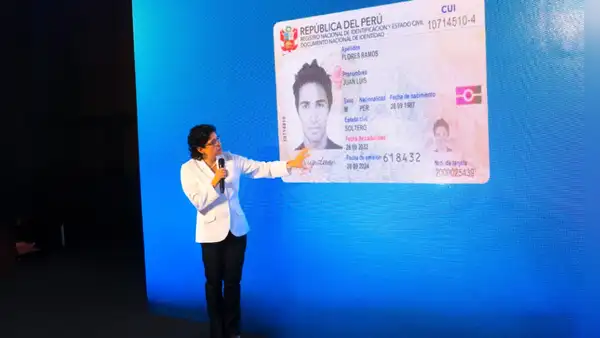 El papa León XIV tiene el nuevo DNIe 3.0: descubre qué es y cómo obtenerlo en Perú