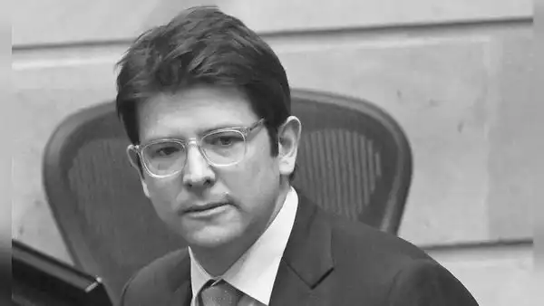 Muere Miguel Uribe, precandidato presidencial de Colombia, baleado por un sicario de 15 años durante un mitin