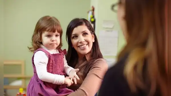 ¿Cómo mejorar la comunicación entre padres y profesores?: herramientas y buenas prácticas para mejorar la educación