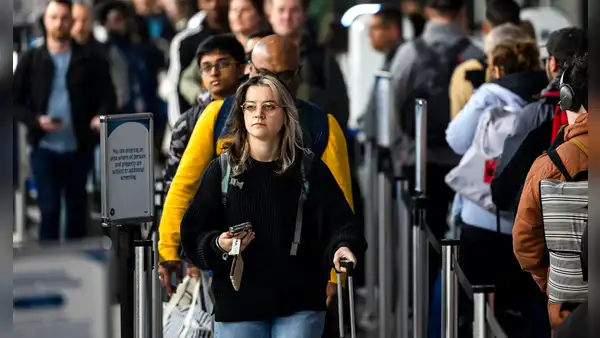 ¡Pésimas noticias para los mochileros! Nuevas medidas de la UE te obligarían a pagar por el equipaje de mano en cabina