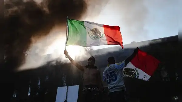¿Por qué la bandera de México se convirtió en un símbolo durante las protestas en Los Ángeles contra ICE?