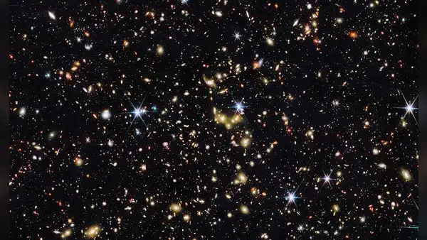 Los científicos capturaron miles de galaxias juntas en una sola fotografía con el telescopio James Webb