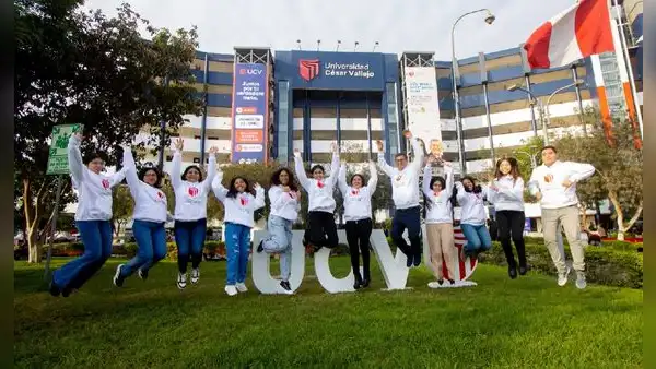 Jóvenes líderes de la UCV destacan en el CADE Universitario 2025