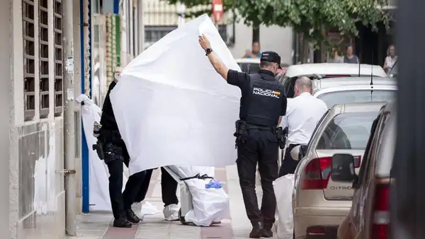 Hombre mata a su esposa cubana de una puñalada en el pecho en Madrid: sujeto fue reducido con un táser
