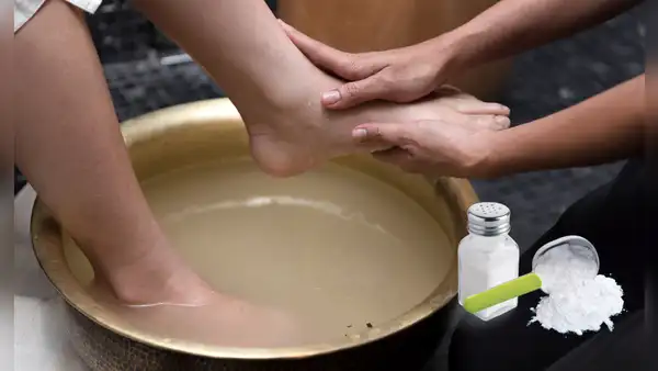 Lavado de pies con sal y bicarbonato: qué beneficios tiene y cómo hacerlo correctamente