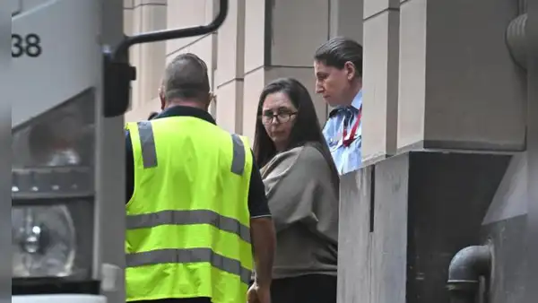 Mujer que envenenó a la familia de su exmarido con cena hecha de setas venenosas es declarada culpable en Australia