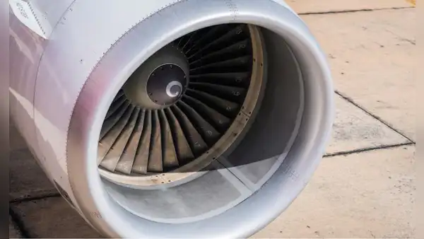 Hombre muere succionado por la turbina de un avión que iba a despegar en aeropuerto en Italia