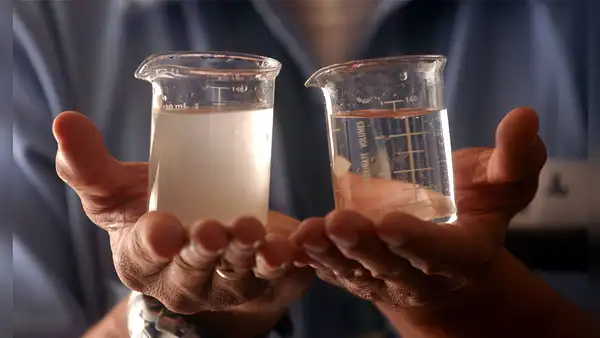 Estudiantes peruanos crean un dispositivo que convierte el agua de mar en potable y solo necesita luz solar
