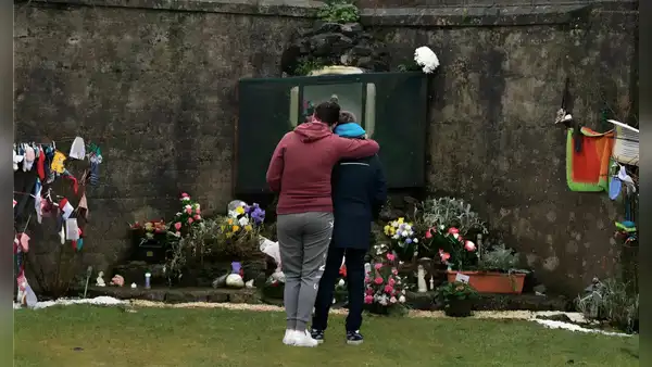 Irlanda inicia excavaciones para hallar a 800 bebés enterrados en fosa común en antiguo hogar católico de madres solteras de Tuam