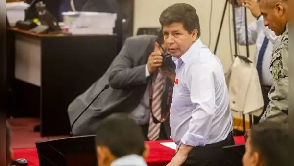 Pedro Castillo protesta en juicio por golpe de Estado: "Este Congreso nunca se cerró y el día de hoy sostiene a un Gobierno asesino"