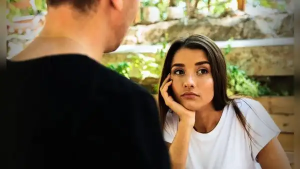Psiquiatra del Minsa revela el verdadero significado de desviar la mirada durante una conversación: "Puede ser inconsciente o intencional"