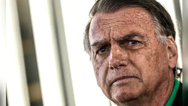 Jair Bolsonaro deberá usar tobillera electrónica ante riesgo de fuga por orden de la justicia de Brasil