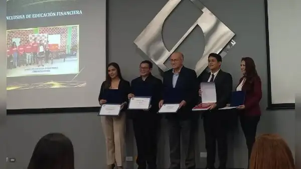 SBS premia a Caja Huancayo por su propuesta inclusiva de educación financiera en SMA 2025