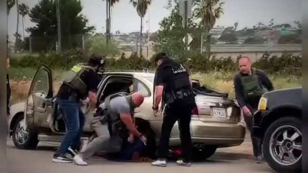 ICE arresta a al menos 7 venezolanos en San Diego, California: un inmigrante con hernia fue sometido en el suelo