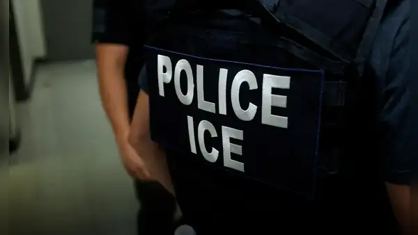 ICE arresta a padre iraní cuando dejaba a su hijo en preescolar de Oregon, EEUU: rompieron ventana de su auto tras resistirse