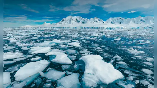 Científicos revelan que el derretimiento de los hielos está volviendo más saladas las aguas de los océanos