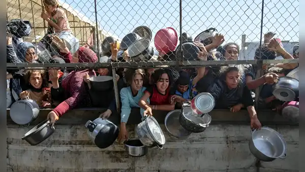 Más de 100 ONG advierten sobre una "hambruna masiva" en Gaza por el bloqueo de ayuda y el estancamiento del alto el fuego