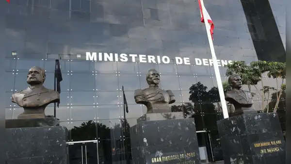 Gobierno aclara que símbolos patrios pueden usarse con fines comerciales y revisará reglamento tras Fiestas Patrias