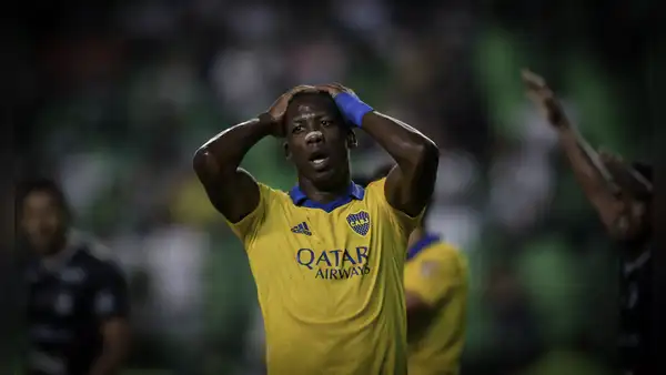 Prensa argentina destruye a Luis Advíncula con cruel calificativo por crisis en Boca Juniors: "Todo lo que tocó lo empeoró"