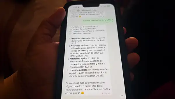La Iglesia lanza “Felipe”, la primera inteligencia artificial católica que responde por WhatsApp