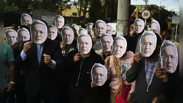 Sentencia a Uribe tensa elecciones en Colombia: “Ven en él a la persona que los salvaría del petrismo”