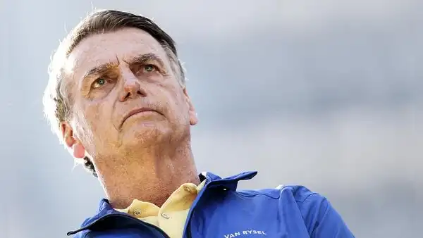 Ordenan prisión domiciliaria a Jair Bolsonaro por violar medidas cautelares en juicio por golpe de Estado en Brasil