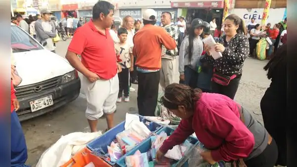 Productos caídos de contenedores asiáticos en mar peruano se venden en Ancón: "Los precios están cómodos”