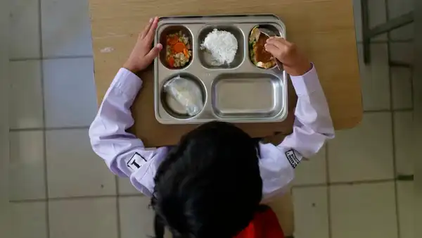Cerca de 400 personas sufren intoxicación alimentaria tras ingerir comida contaminada en colegios de Indonesia