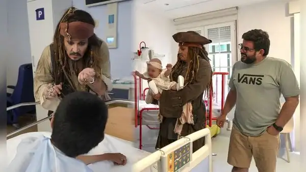 La emotiva visita de Johnny Depp como Jack Sparrow a un hospital oncológico: niños con cáncer volvieron a sonreír junto al actor