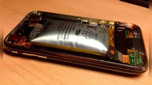 La batería de mi smartphone se ha hinchado: ¿por qué sucede esto y qué tan peligroso es?