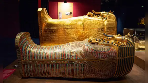 Así descubrieron una tumba intacta con 110 kilos de oro y reliquias únicas: tesoro superó los US$90 millones
