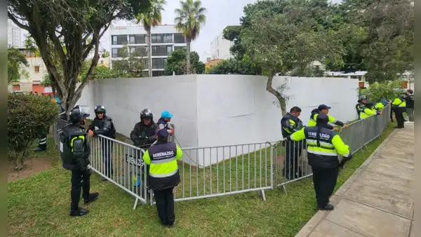 Vecinos de Miraflores protestan por construcción de módulo de seguridad en parque Leoncio Prado: "Es completamente ilegal"