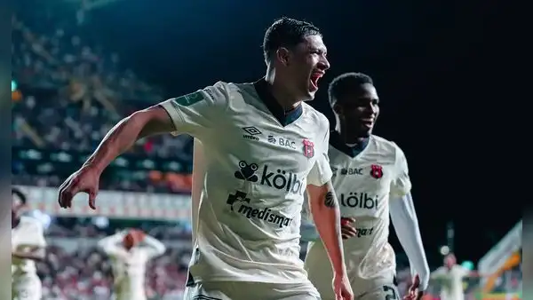 Alajuelense venció 1-0 a Saprissa y se quedó con el clásico nacional de Costa Rica