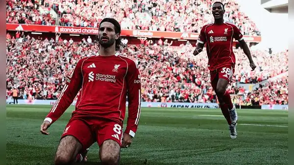 Con golazo de Szoboszlai, Liverpool derrotó al Arsenal y es el único líder de la Premier League