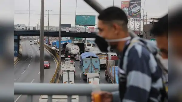 Lima, la ciudad contaminada por su viejo parque automotor