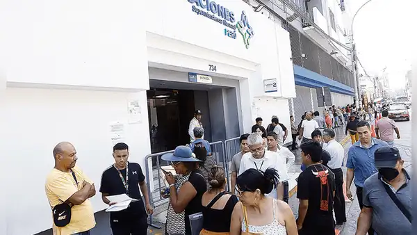 Migraciones: Extranjeros podrán formalizar su situación migratoria, excepto los irregulares