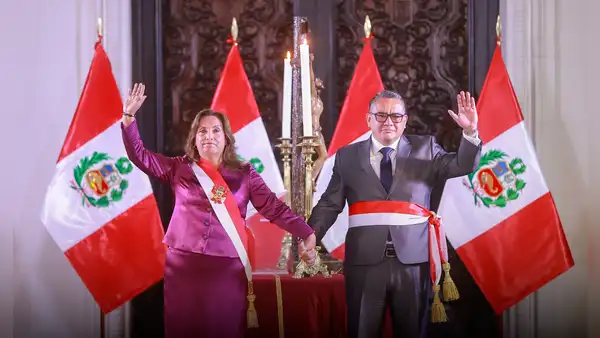 Peritaje a 5 audios de Santiváñez implica a la presidenta Boluarte