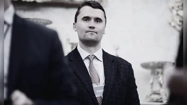 Fallece Charlie Kirk, polémico activista aliado de Trump, tras ser baleado en un evento universitario en EEUU
