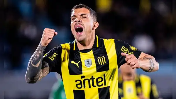 Peñarol venció sobre la hora a Liverpool y clasificó a cuartos de final de la Copa AUF Uruguay