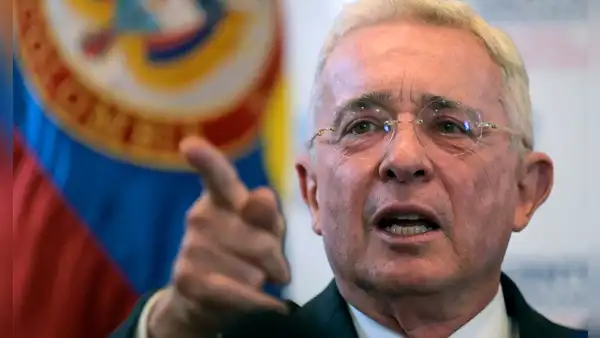 Álvaro Uribe anuncia candidatura al Senado en 2026 pese a condena a 12 años de prisión domiciliaria en Colombia