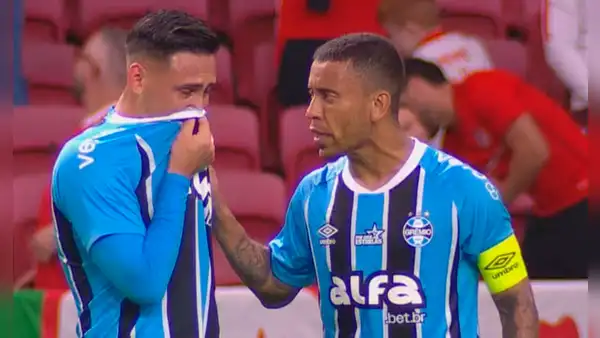 Prensa brasileña no perdona a Erick Noriega por cometer 2 penales en Gremio: "Imprudente, como mínimo"